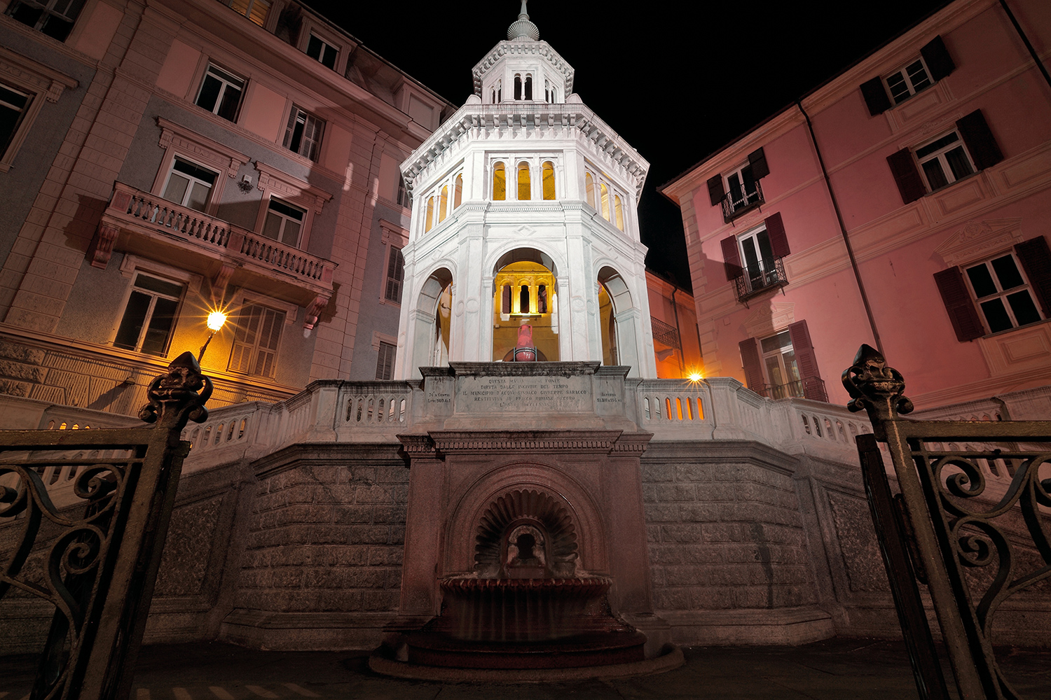 The Aedicule, built in the 19th century, emphasizes the importance of thermal water in Piazza Bollente.