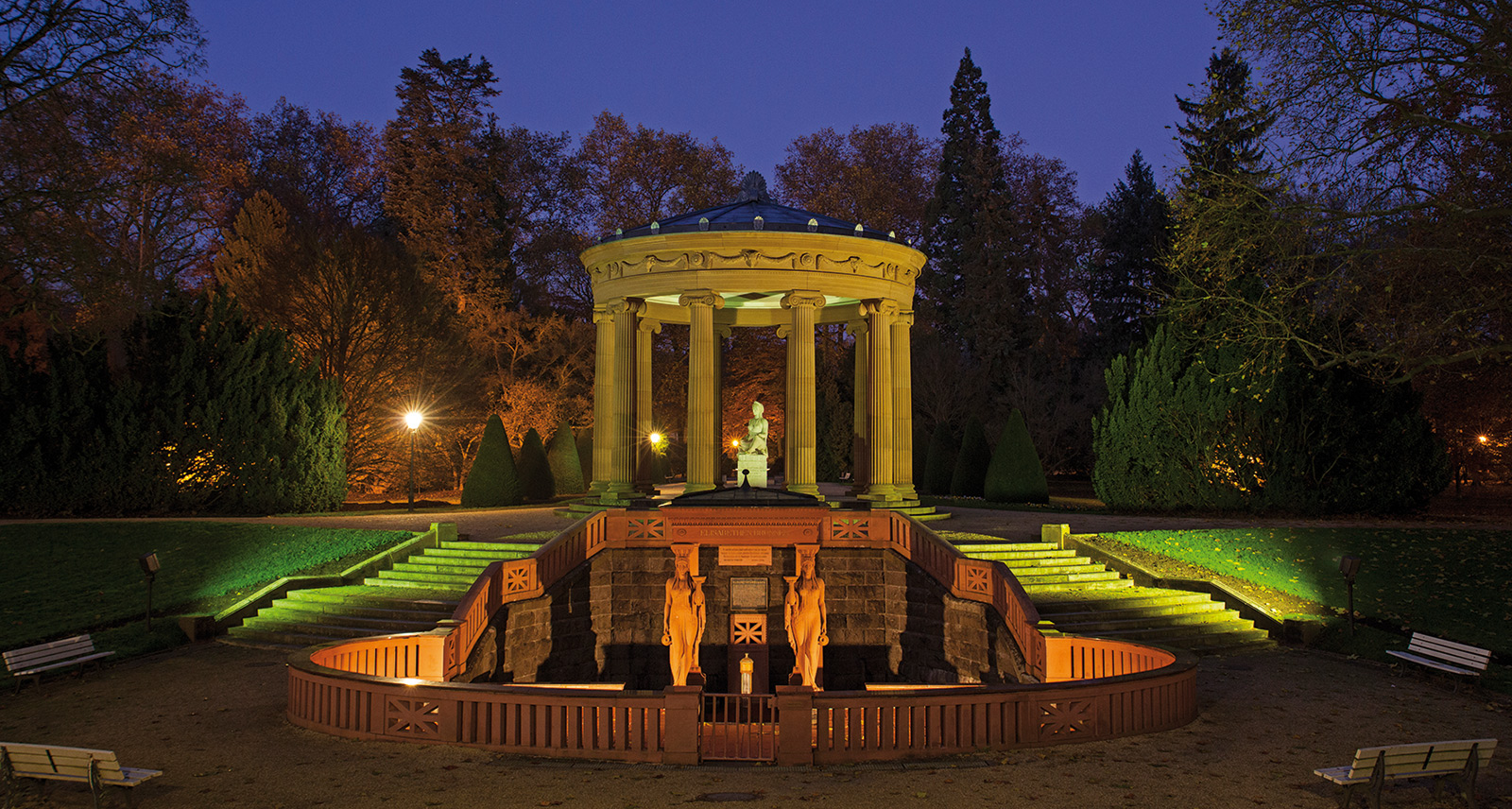 The Elisabethenbrunne is still the most important mineral spring in Bad Homburg. The temple covering the spring was designed by the Emperor Wilhelm II himself. The statue of Hygeia, the Greek goddess of health, is seated inside the temple.