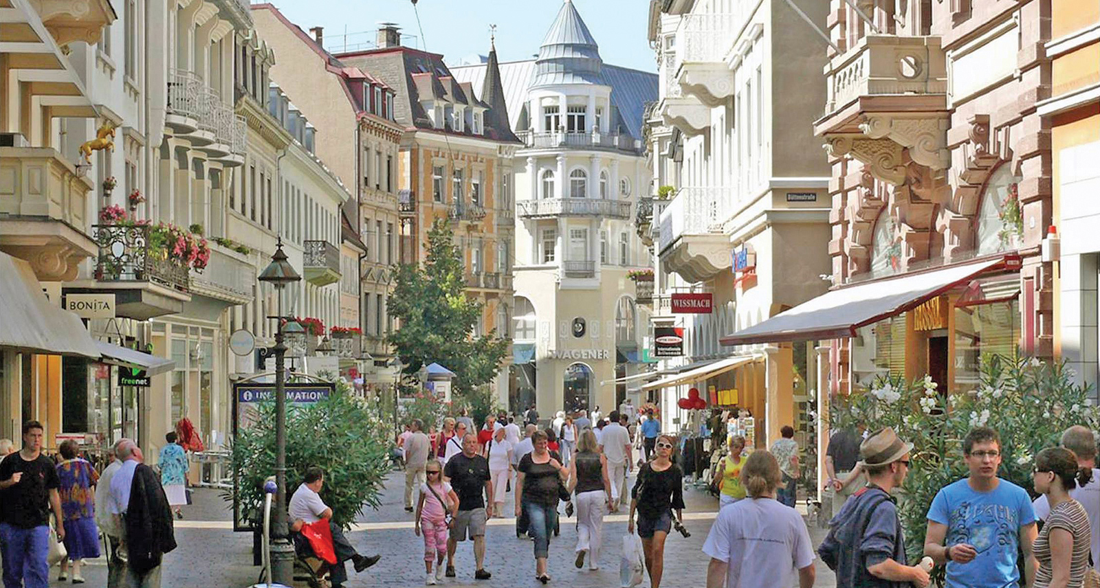 The narrow streets of Baden-Baden's Neo Baroque old town are home to a number of exclusive fashion boutiques, jeweller's and antiques shops