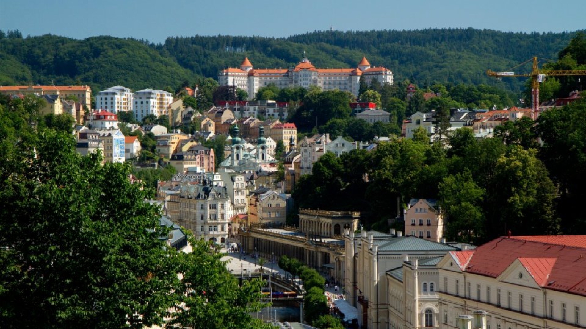 Karlovy_Vary_with_Hotel_Imperial