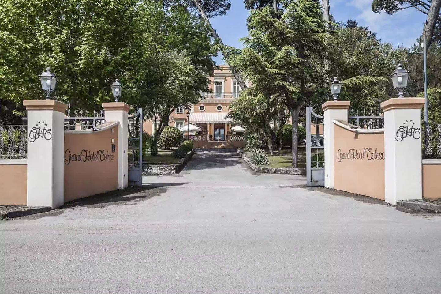 Entrance to the Grand Hotel Telese Terme